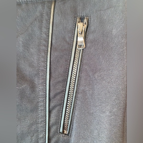 Ann Taylor. Size 4. Black pencil skirt. - Picture 3 of 3